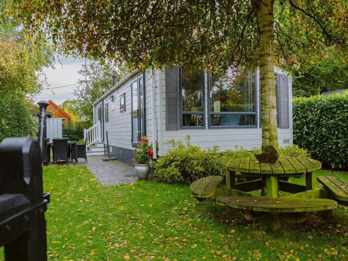 Cozy Chalet For 5P With Garden In A Lovely Area Near Goedereede Exteriör bild